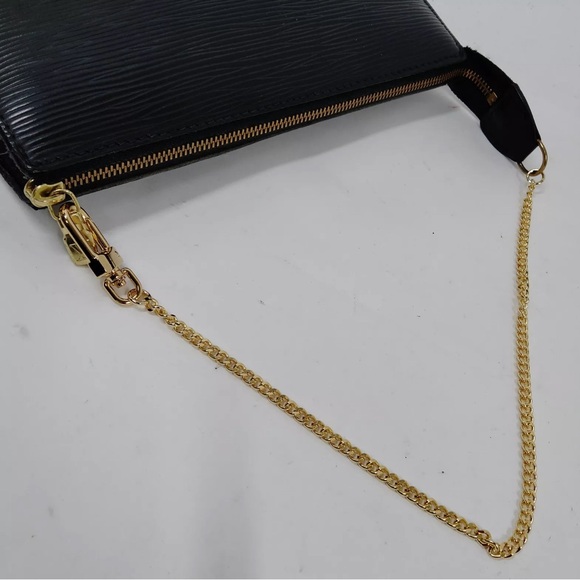 EUC Louis Vuitton LV Pochette Accessory Pouch Handbag with COA, box and dust bag - Picture 7 of 13